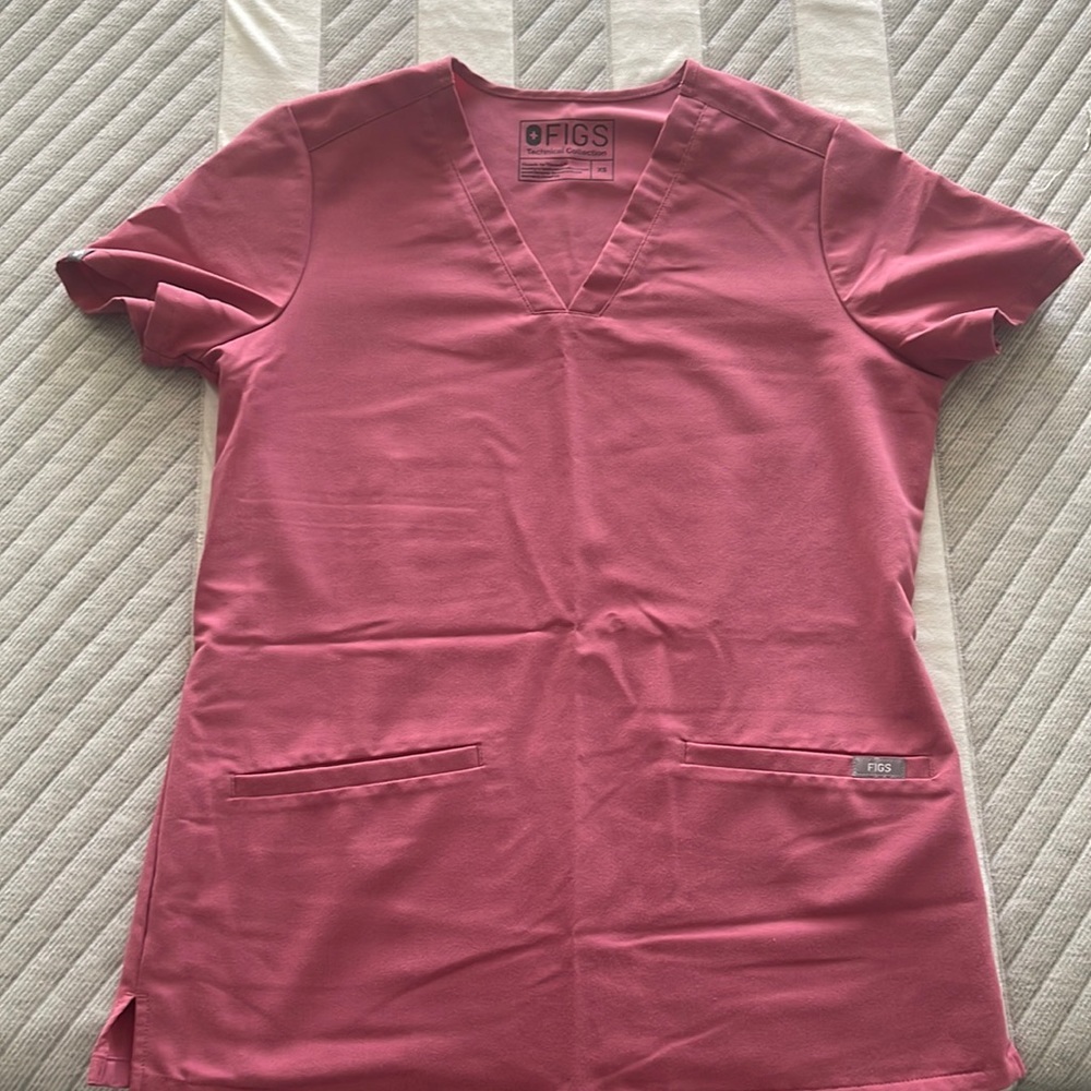 Figs scrub top